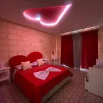 Case de vacanță Cosy Cupids Hideout Hot Tub And Bbq - 4km Away From Airport