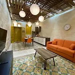 Cosy Cupids Hideout Hot Tub And Bbq - 4km Away From Airport