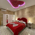 Cosy Cupids Hideout Hot Tub And Bbq - 4km Away From Airport Case de vacanță *