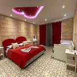 Cosy Cupids Hideout Hot Tub And Bbq - 4km Away From Airport *