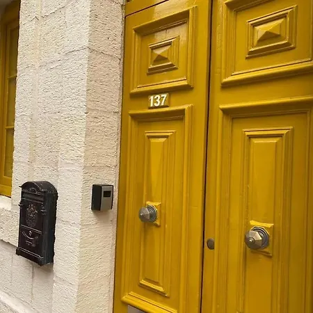 Cosy Cupids Hideout Hot Tub And Bbq - 4km Away From Airport Dom wakacyjny