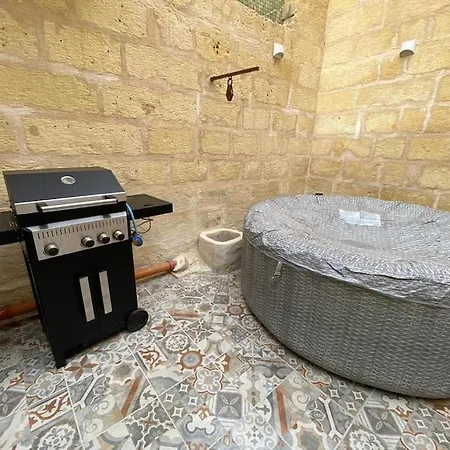 Holiday home Cosy Cupids Hideout Hot Tub And Bbq - 4km Away From Airport *