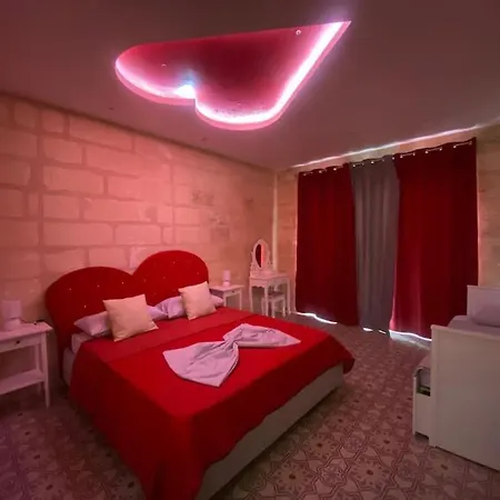 Ferienhaus Cosy Cupids Hideout Hot Tub And Bbq - 4km Away From Airport