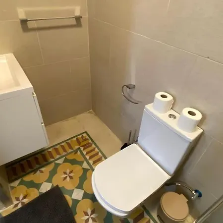 Cosy Cupids Hideout Hot Tub And Bbq - 4km Away From Airport Ferienhaus Paola