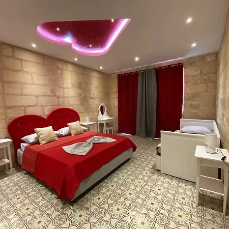 Cosy Cupids Hideout Hot Tub And Bbq - 4km Away From Airport *