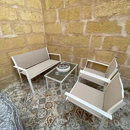 Holiday home Cosy Cupids Hideout Hot Tub And Bbq - 4km Away From Airport *
