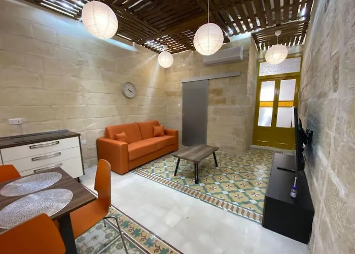 Cosy Cupids Hideout Hot Tub And Bbq - 4km Away From Airport Casa vacanze *