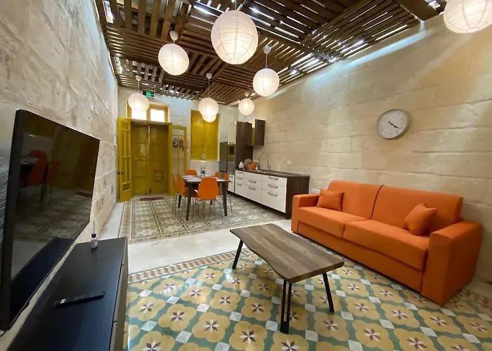 Cosy Cupids Hideout Hot Tub And Bbq - 4km Away From Airport