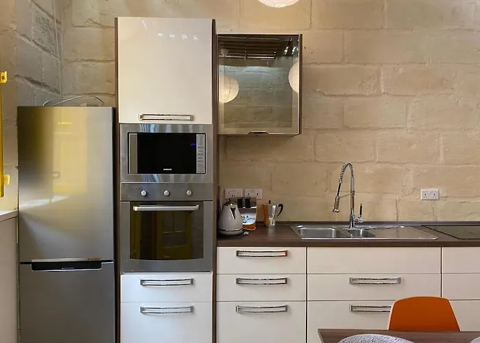 Casa vacanze Cosy Cupids Hideout Hot Tub And Bbq - 4km Away From Airport Paola