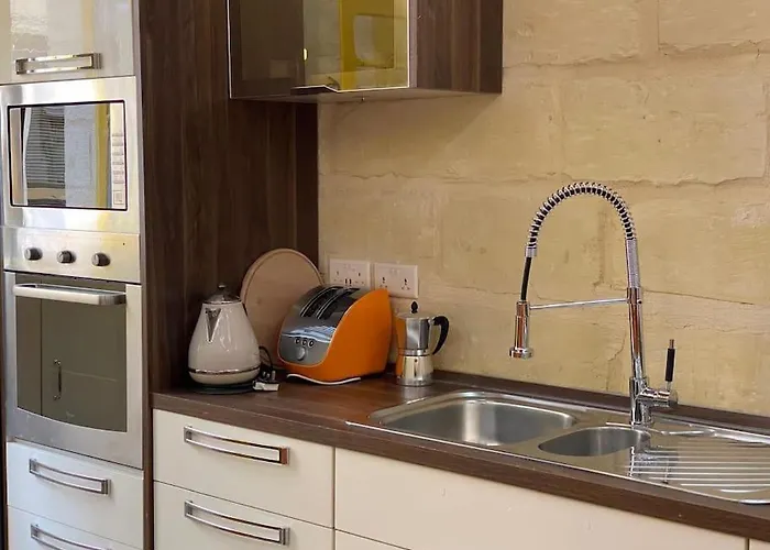 Casa vacanze Cosy Cupids Hideout Hot Tub And Bbq - 4km Away From Airport