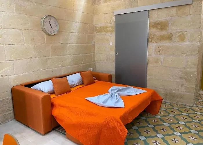 Cosy Cupids Hideout Hot Tub And Bbq - 4km Away From Airport Casa vacanze *