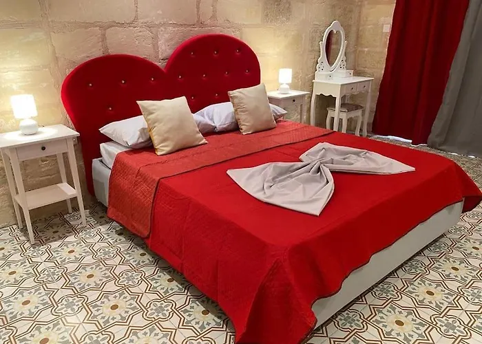 Casa vacanze Cosy Cupids Hideout Hot Tub And Bbq - 4km Away From Airport Paola