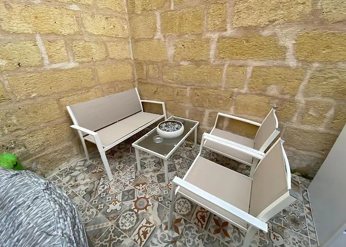 Casa vacanze Cosy Cupids Hideout Hot Tub And Bbq - 4km Away From Airport *